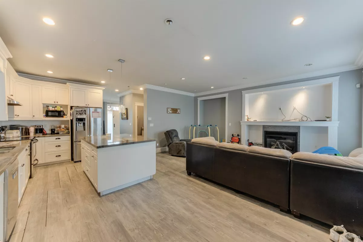 Dining Area Photo of 6686 195 Street, Surrey, BC