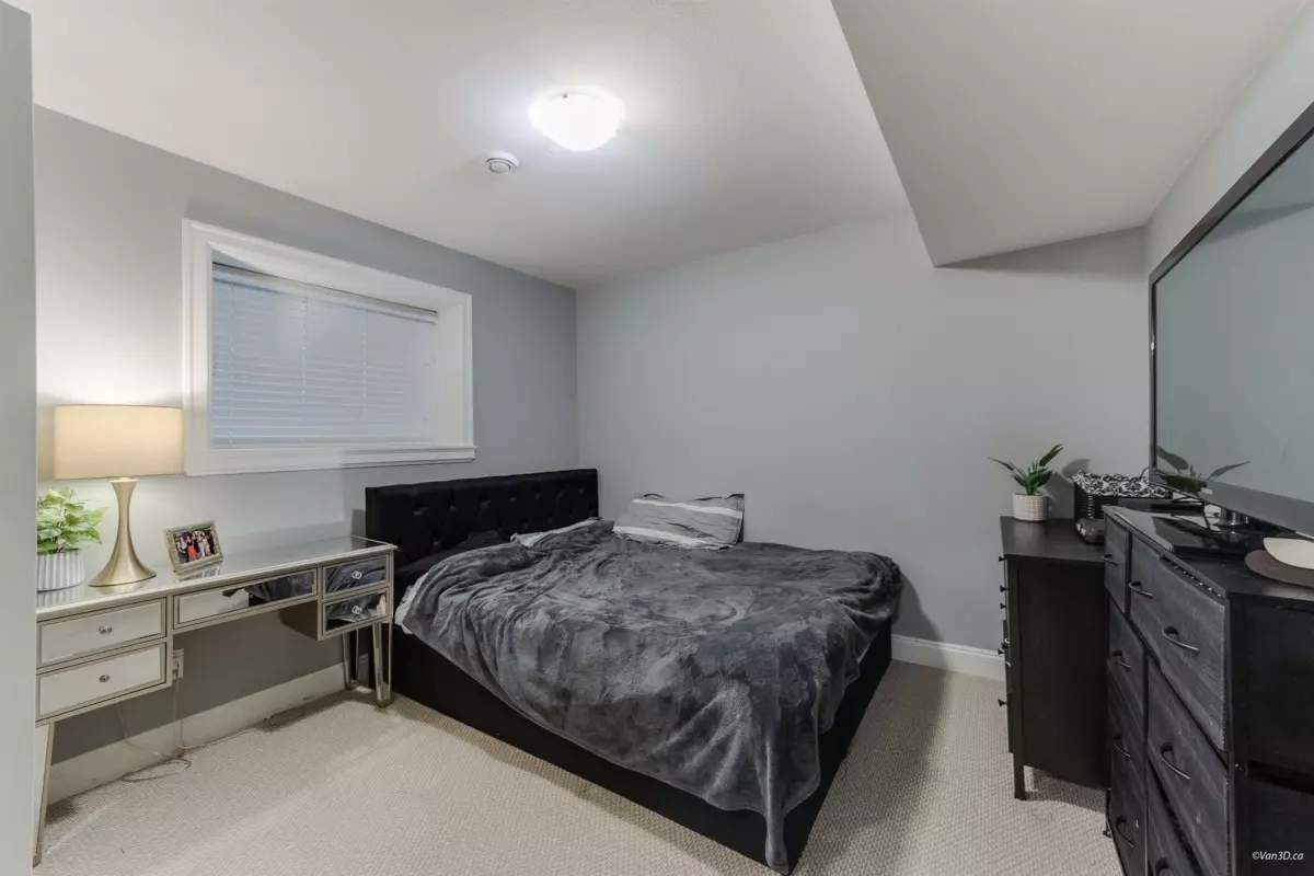 Entry Foyer Photo of 6686 195 Street, Surrey, BC
