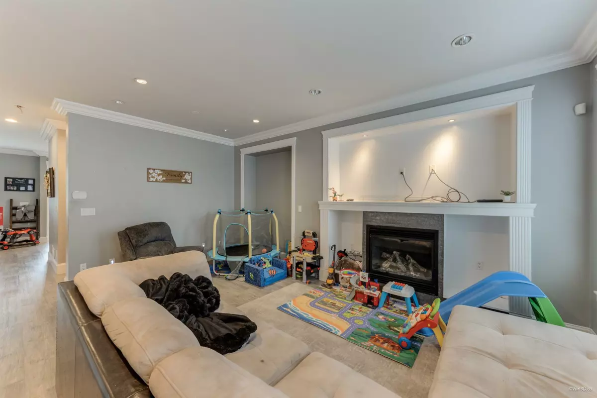 Family Room Photo of 6686 195 Street, Surrey, BC