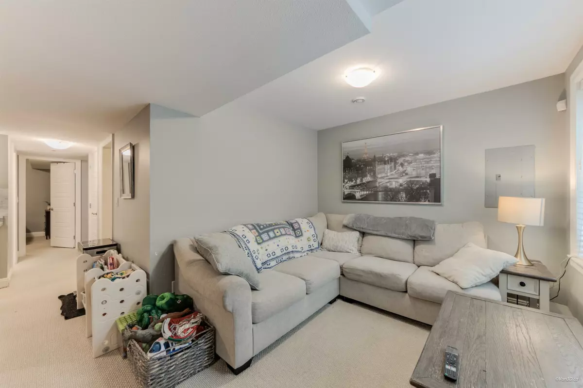 Front Yard Photo of 6686 195 Street, Surrey, BC