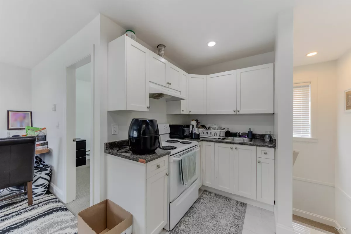 Garden / Landscaping Photo of 6686 195 Street, Surrey, BC