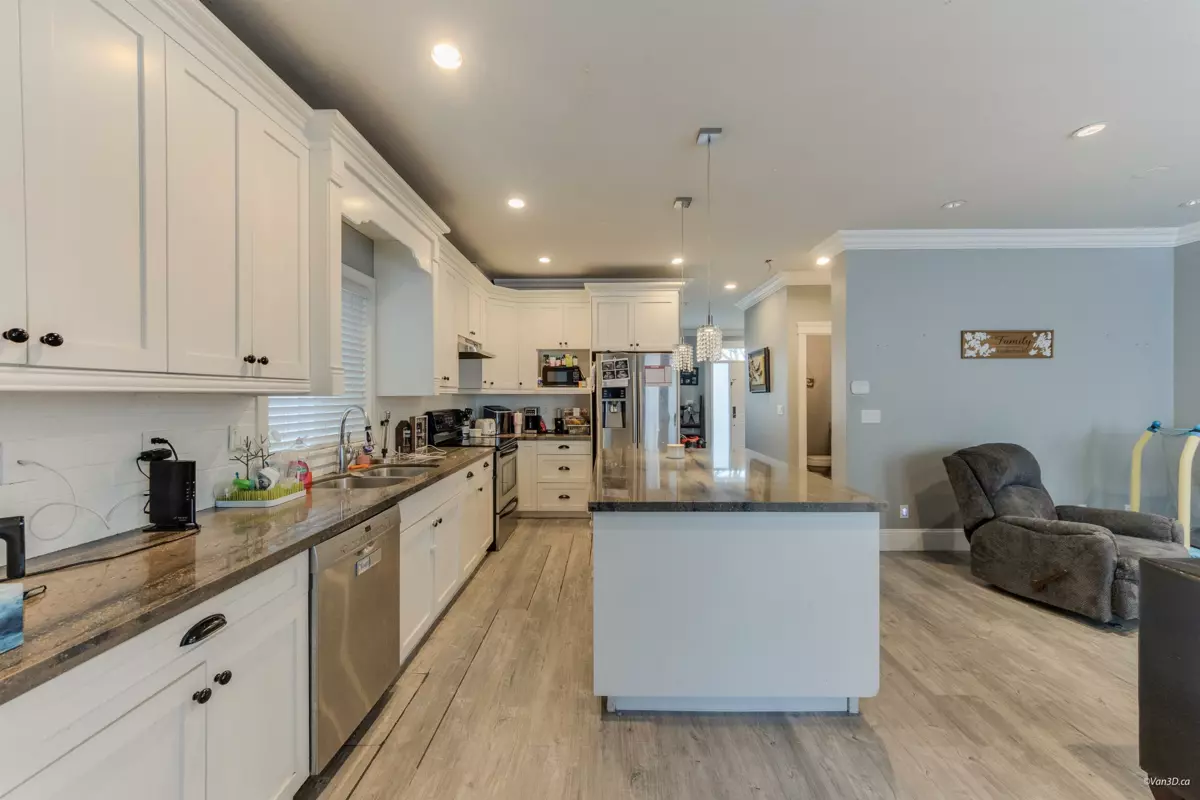 Kitchen Island Photo of 6686 195 Street, Surrey, BC
