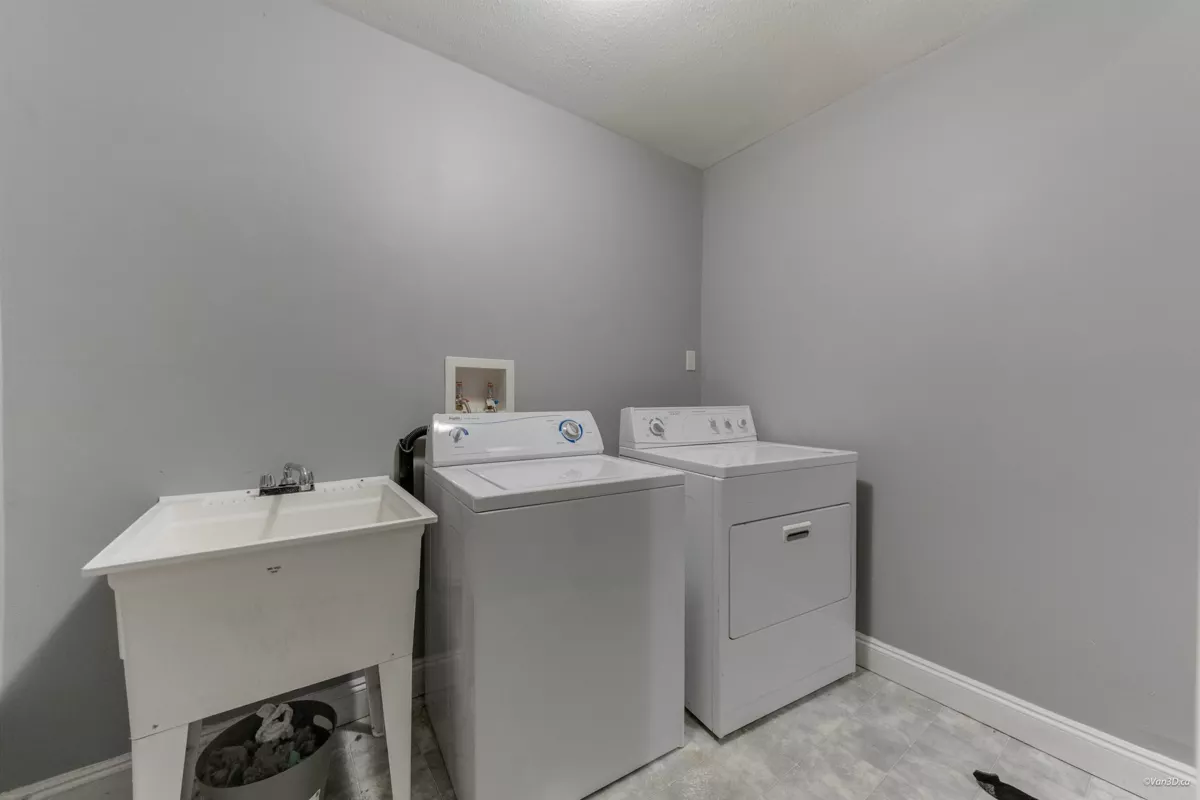 Laundry Room Photo of 6686 195 Street, Surrey, BC