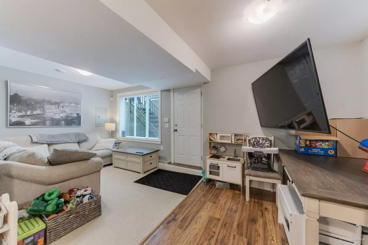 Outdoor Deck Photo of 6686 195 Street, Surrey, BC