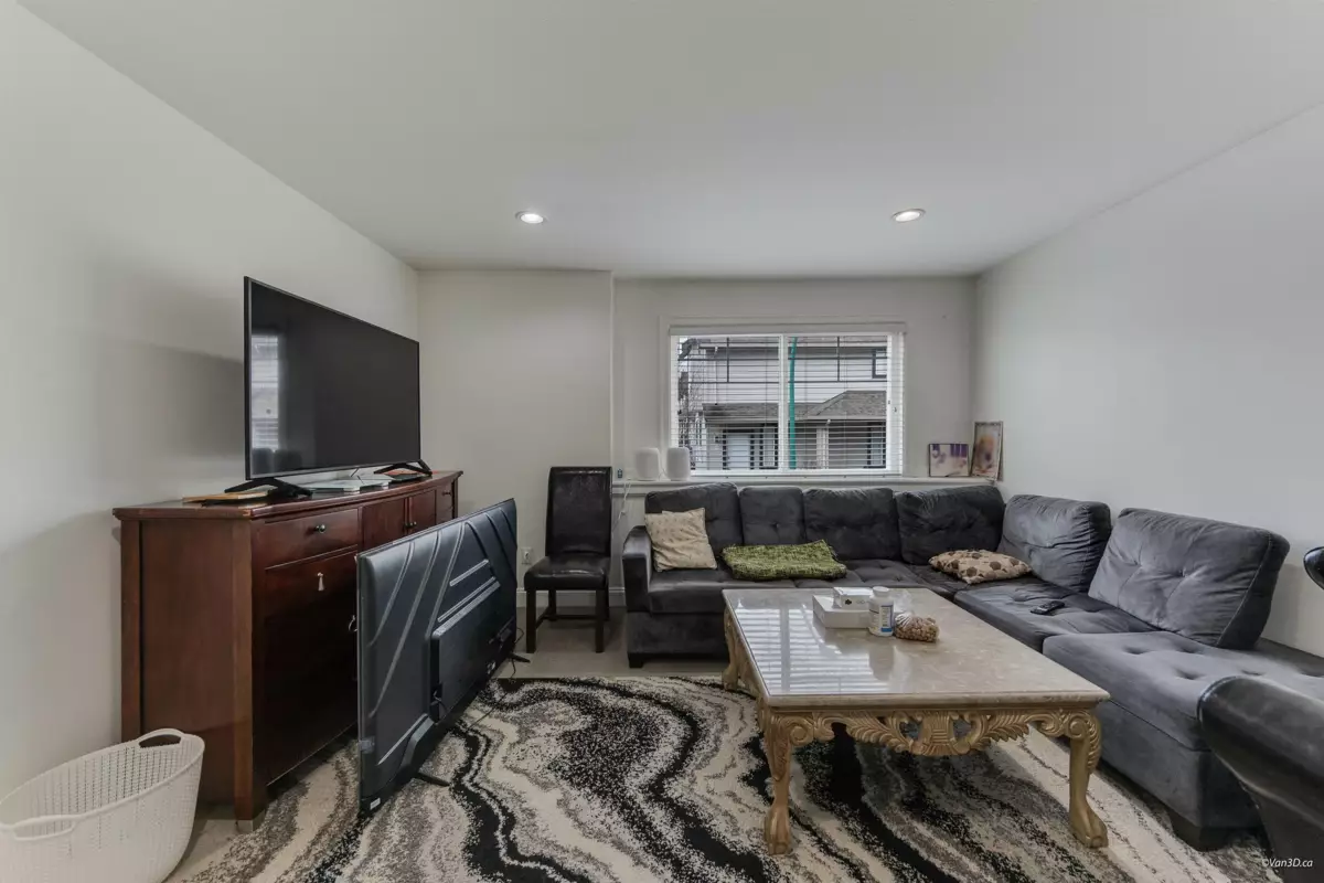 Outdoor Kitchen Photo of 6686 195 Street, Surrey, BC