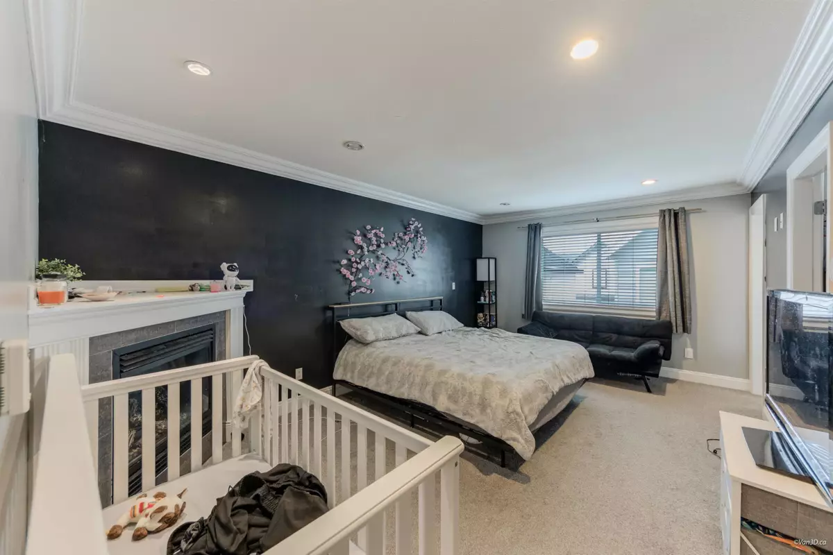 Powder Room Photo of 6686 195 Street, Surrey, BC