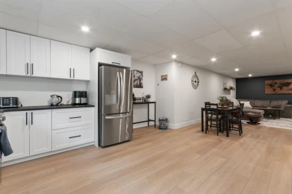 Hallway Photo of 45601 Fernway Avenue, Chilliwack, BC