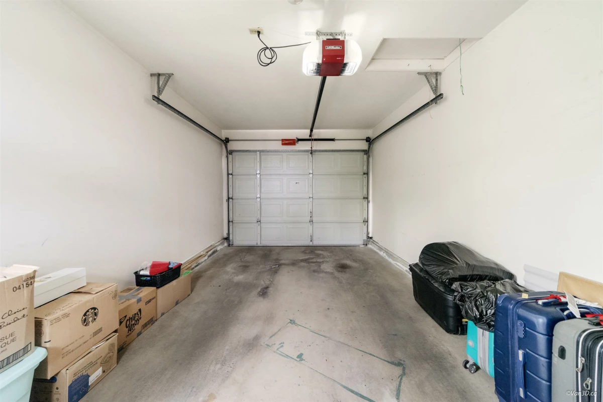 Loft / Bonus Room Photo of 215 W 18th Street, North Vancouver, BC
