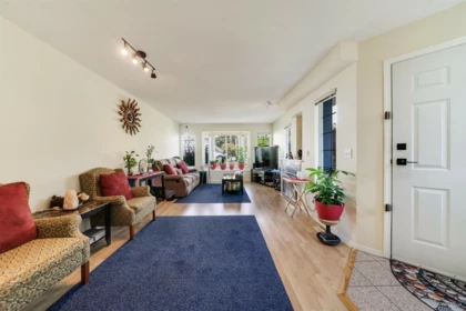 215 W 18th Street, North Vancouver, BC