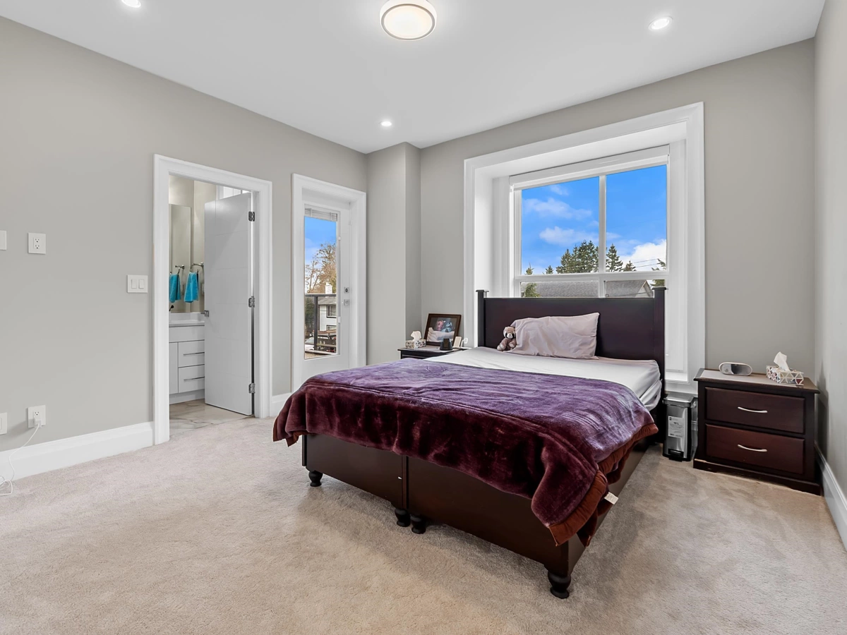 Entry Foyer Photo of 11586 84b Avenue, Delta, BC
