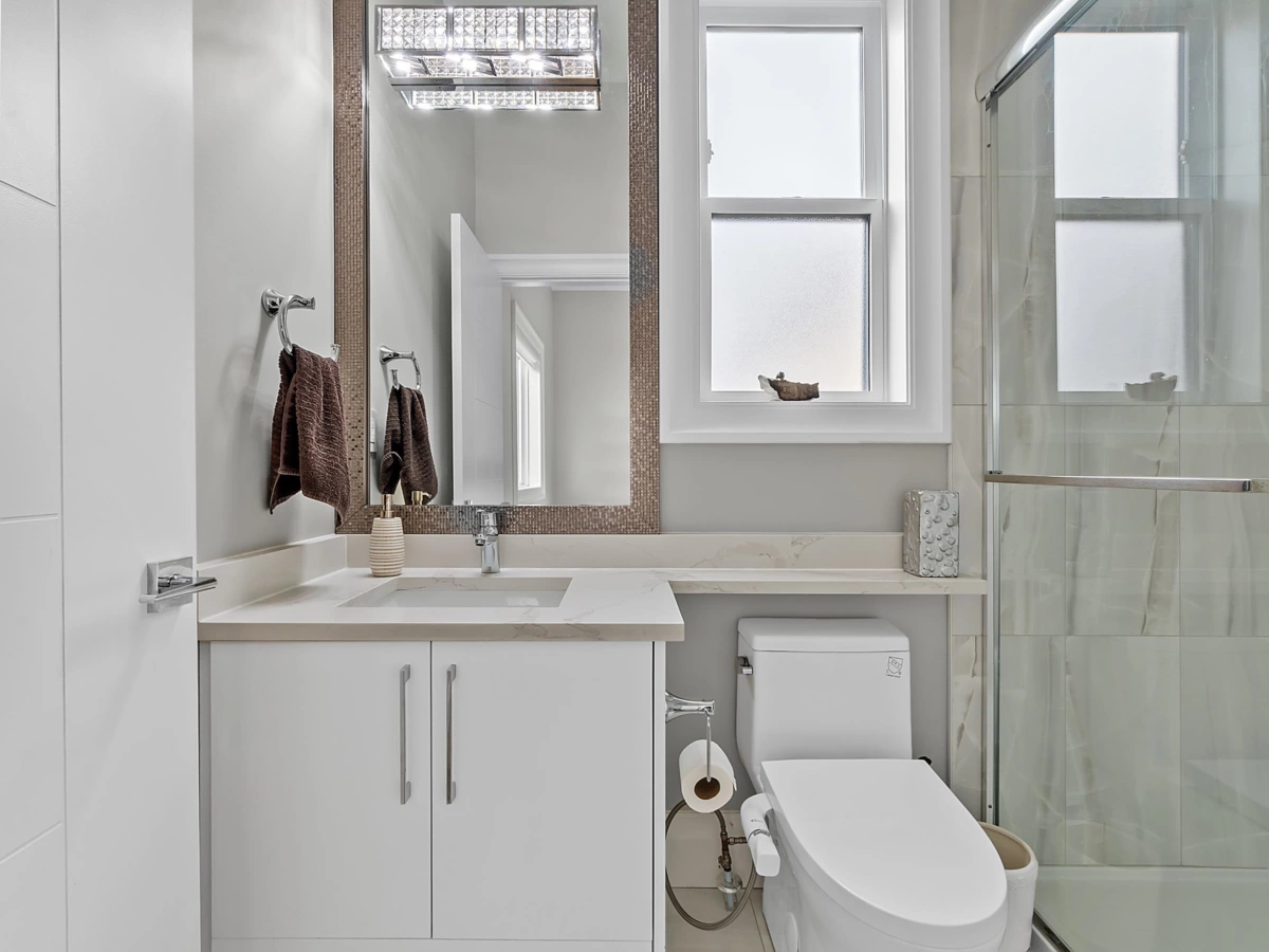 Guest Bathroom Photo of 11586 84b Avenue, Delta, BC