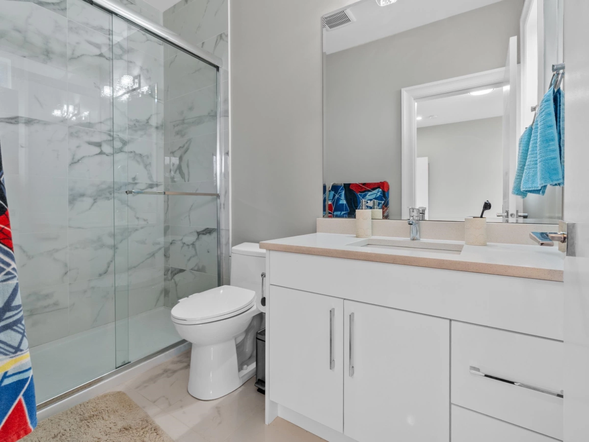 Hallway Photo of 11586 84b Avenue, Delta, BC