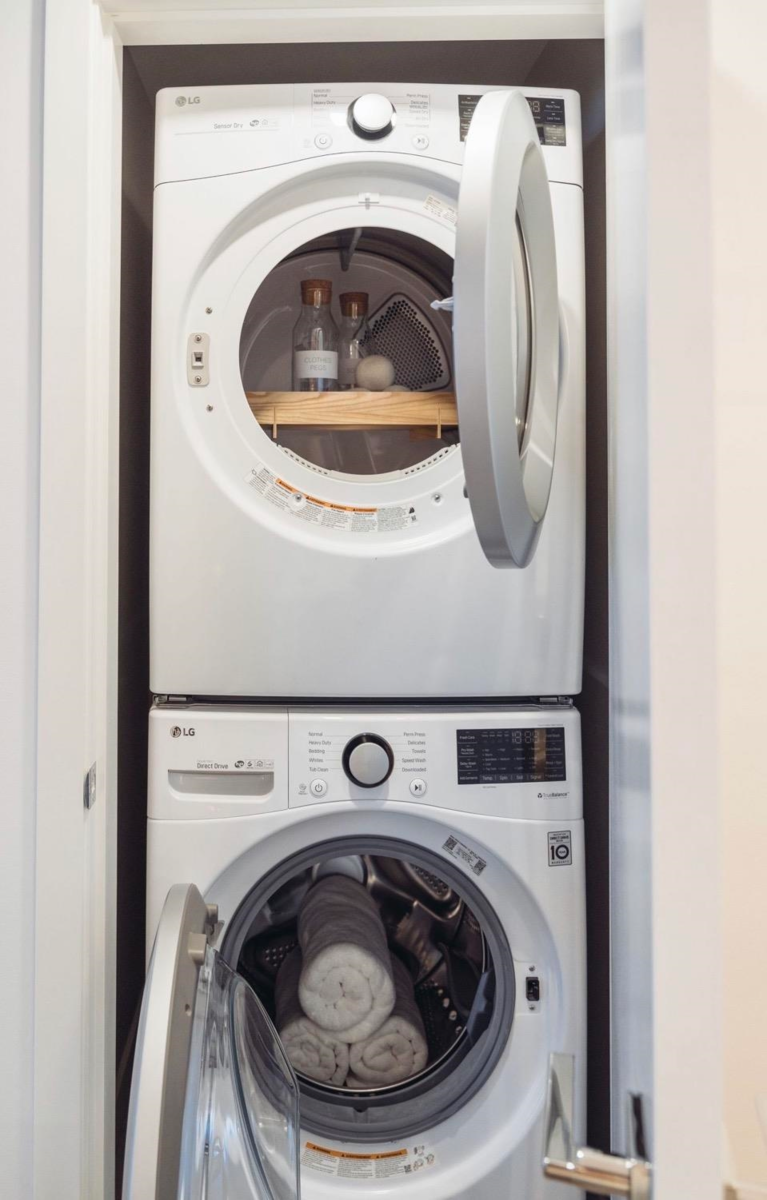 Kitchen Island Photo of 1104 311 Alderson Avenue, Coquitlam, BC