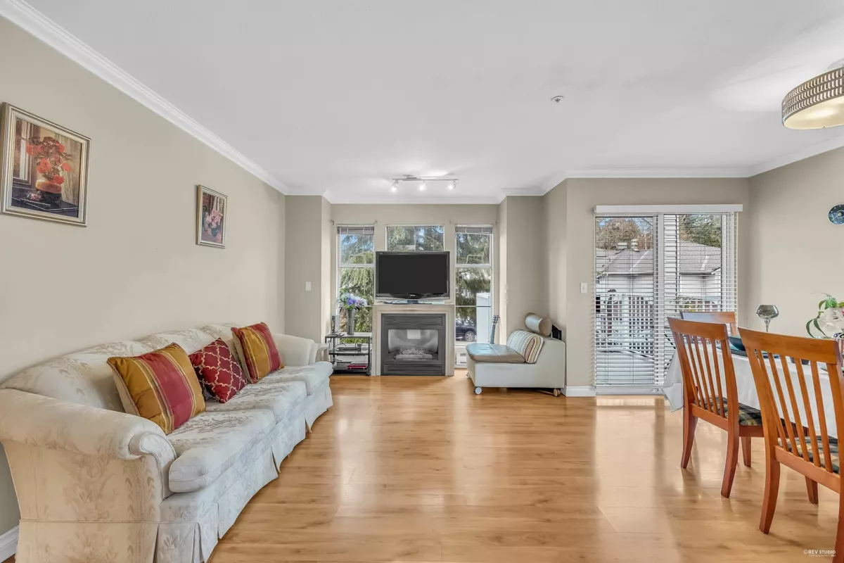 Kitchen Island Photo of 20 12188 Harris Road, Pitt Meadows, BC