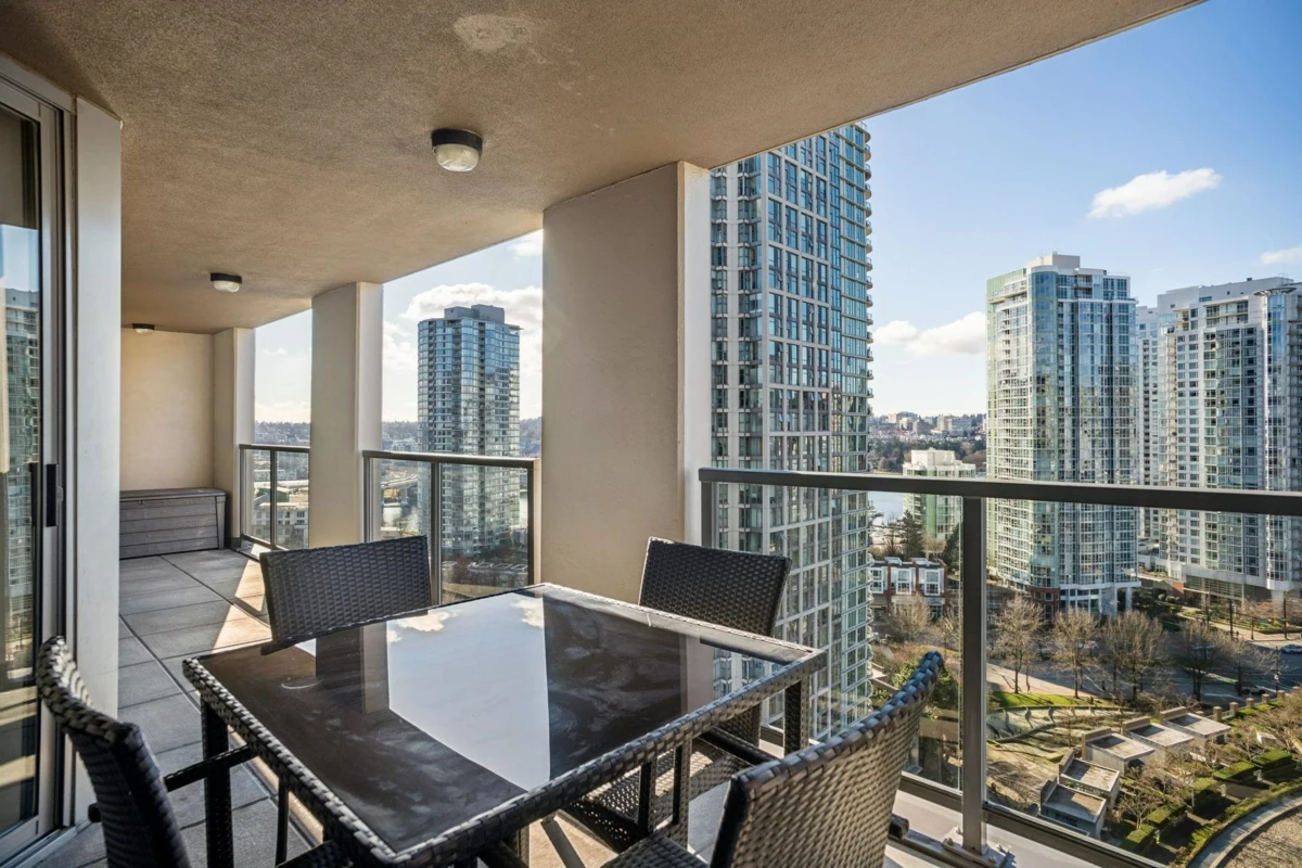 Front Yard Photo of 1903 989 Beatty Street, Vancouver, BC