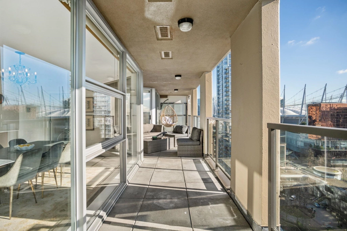 Swimming Pool Photo of 1903 989 Beatty Street, Vancouver, BC