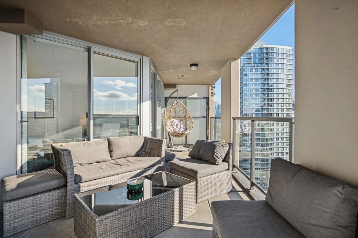 Walk-In Closet Photo of 1903 989 Beatty Street, Vancouver, BC
