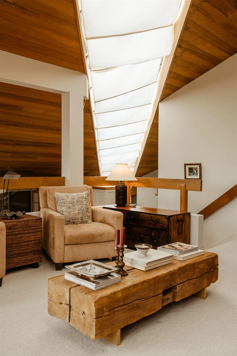 Breakfast Nook Photo of 4639 Caulfeild Drive, West Vancouver, BC