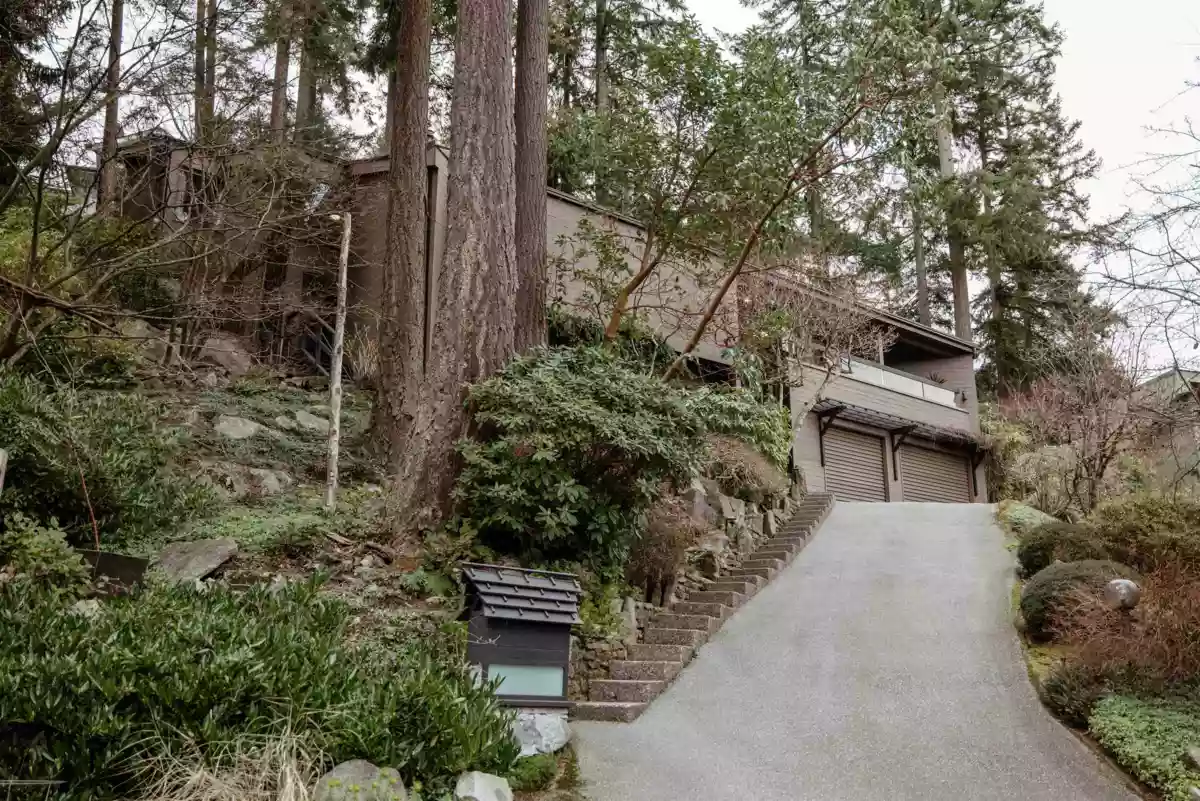 Dining Area Photo of 4639 Caulfeild Drive, West Vancouver, BC