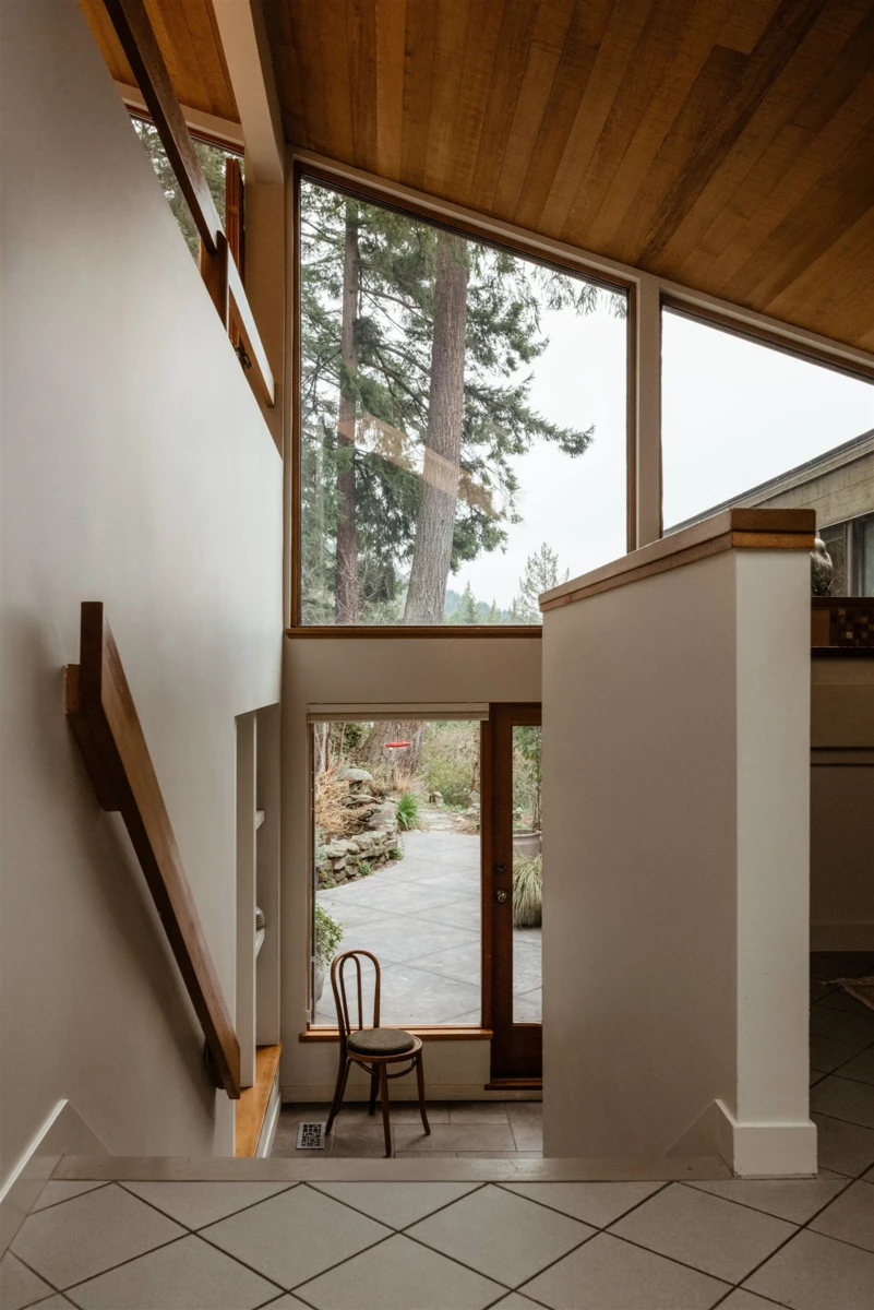 Kitchen Island Photo of 4639 Caulfeild Drive, West Vancouver, BC