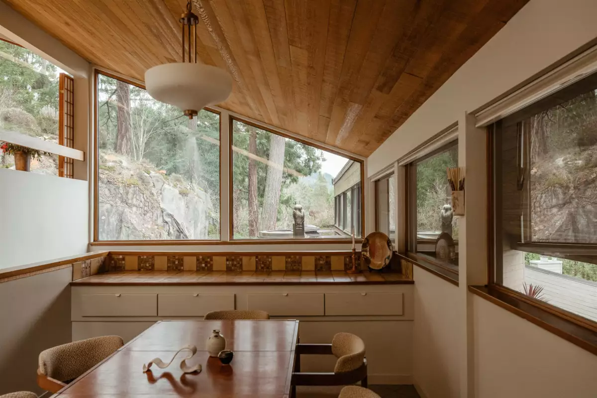 Staircase Photo of 4639 Caulfeild Drive, West Vancouver, BC