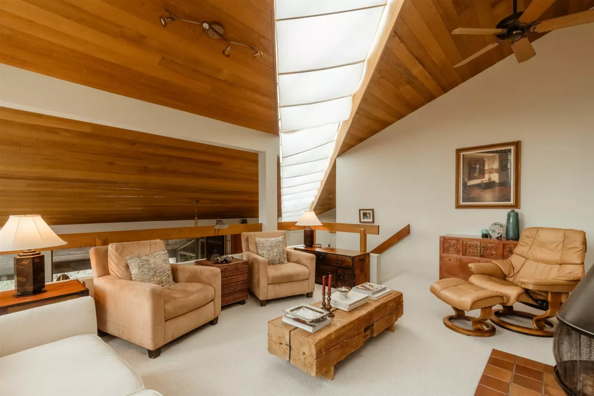 Walk-In Closet Photo of 4639 Caulfeild Drive, West Vancouver, BC