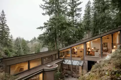 Front exterior of 4639 Caulfeild Drive, West Vancouver, BC