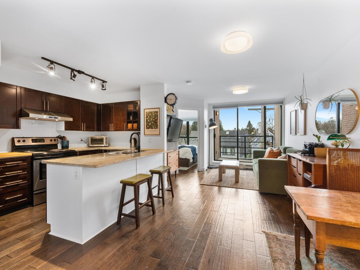 Breakfast Nook Photo of PH12 2150 E Hastings Street, Vancouver, BC