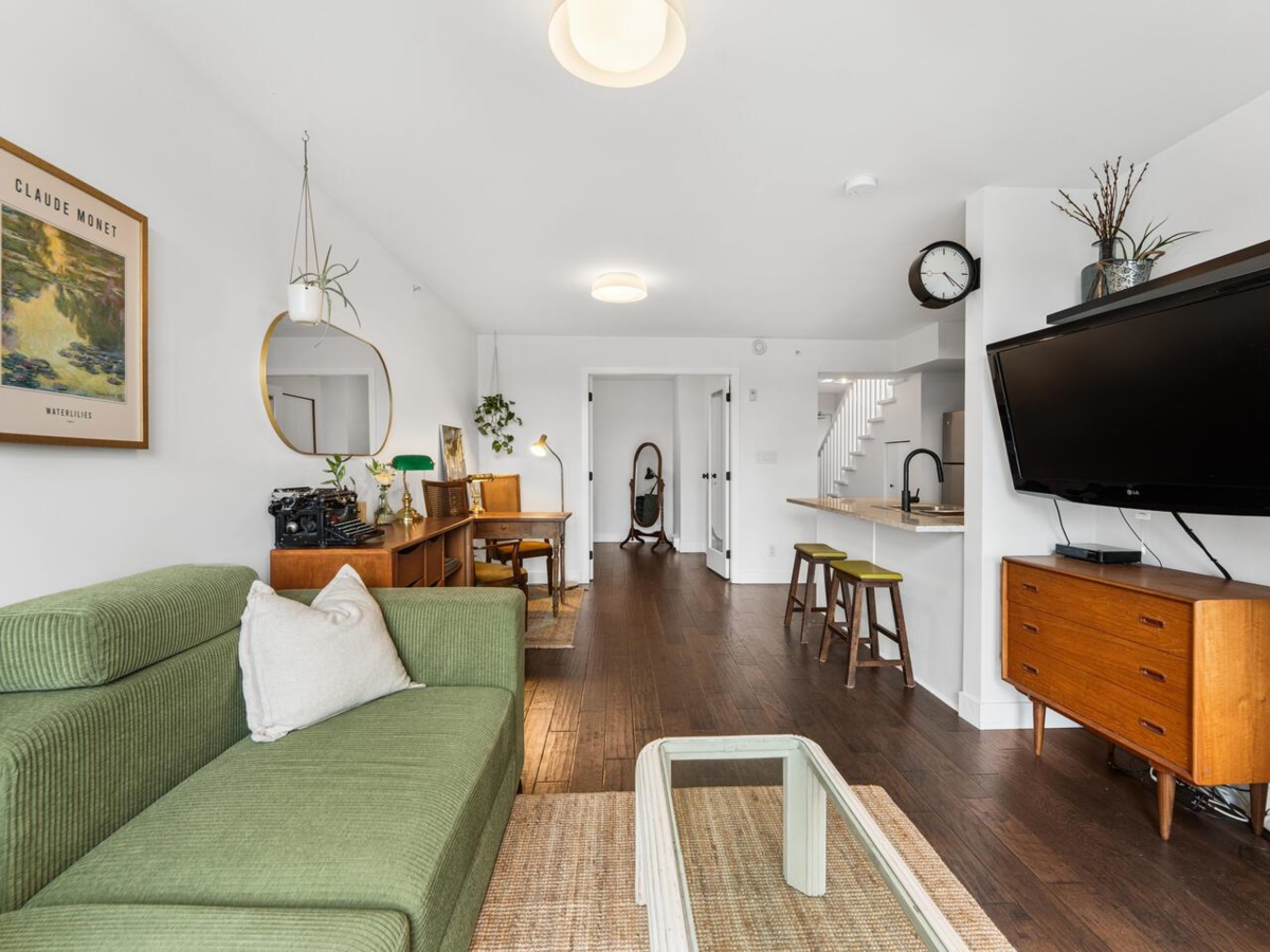 Mudroom Photo of PH12 2150 E Hastings Street, Vancouver, BC