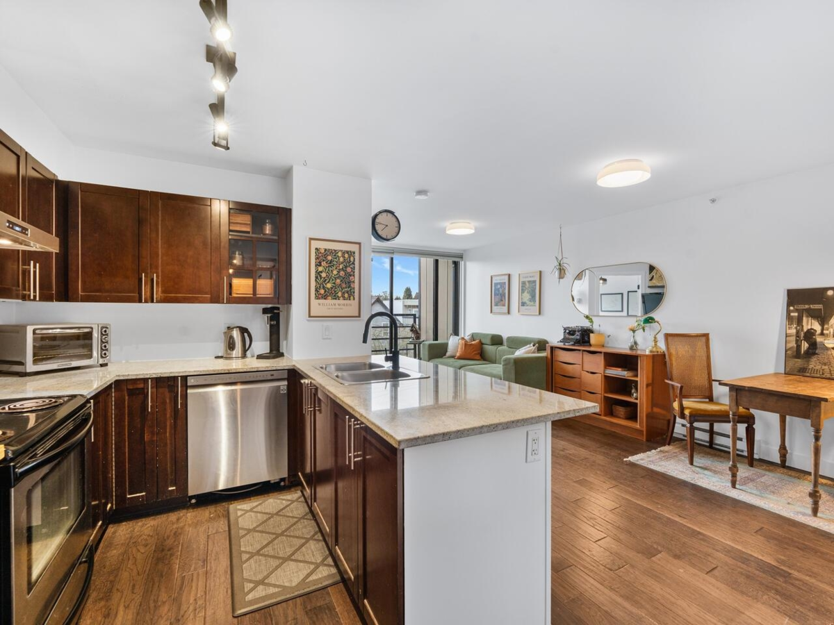 Primary Bathroom Photo of PH12 2150 E Hastings Street, Vancouver, BC