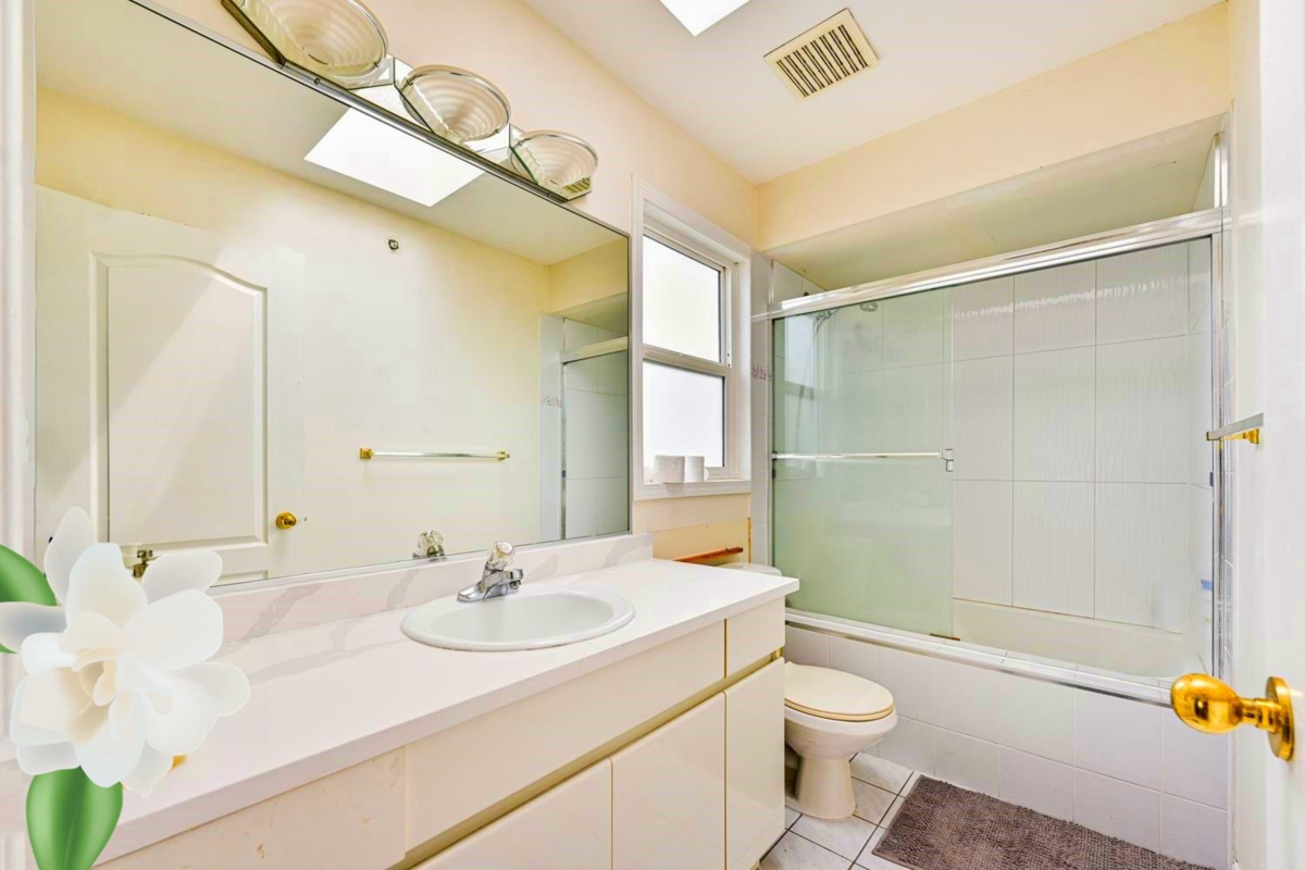 Kitchen Island Photo of 2336 E 45th Avenue, Vancouver, BC