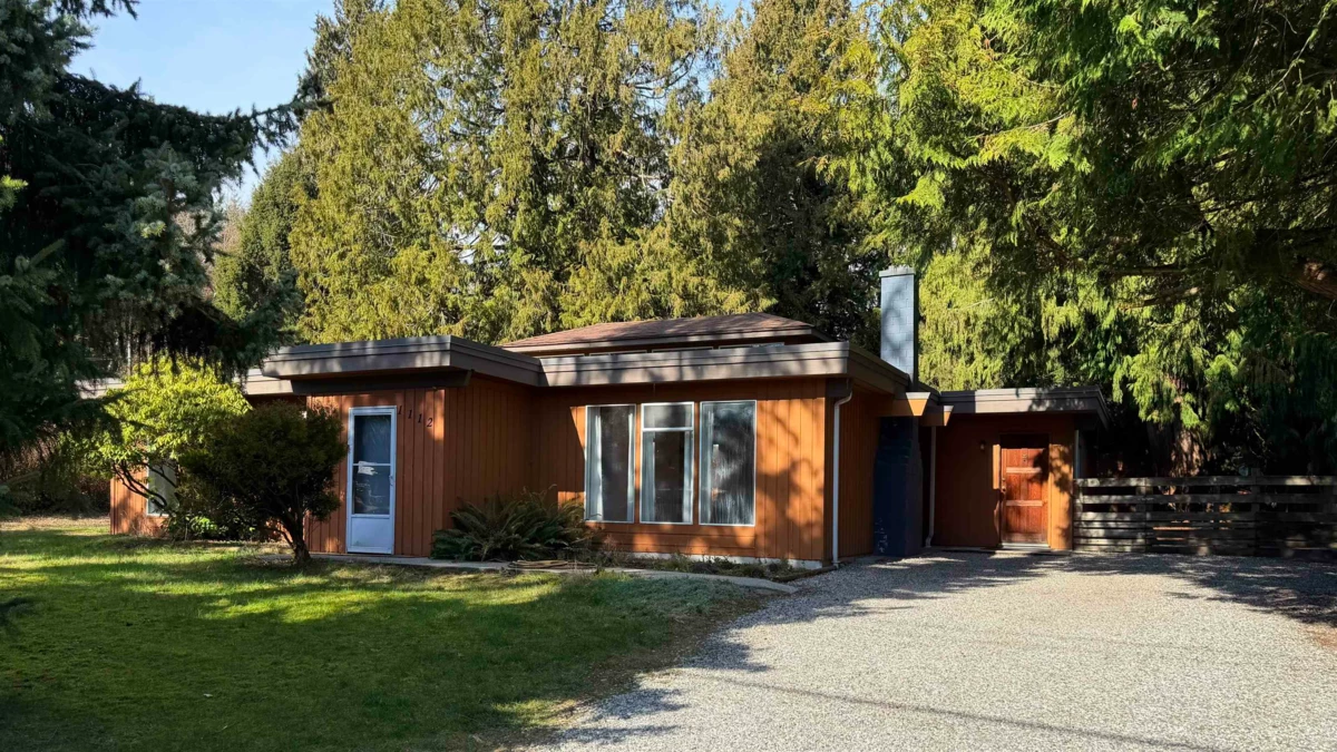 Exterior Front Photo of 1112 Sunnyside Road, Gibsons, BC