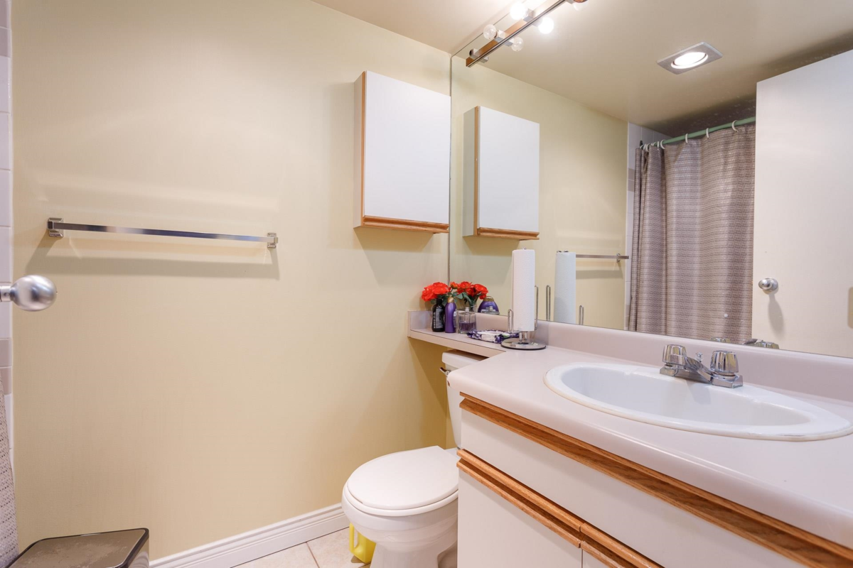 Entry Foyer Photo of 1504 3970 Carrigan Court, Burnaby, BC