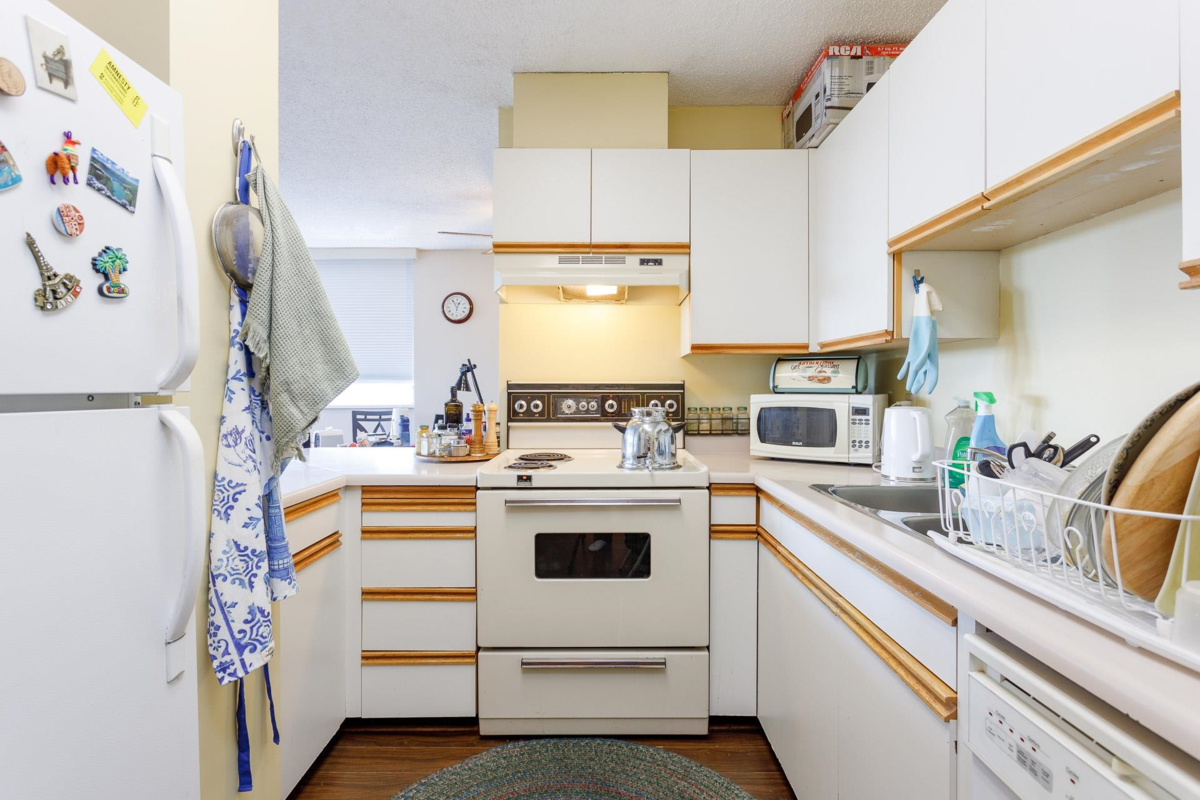 Guest Bathroom Photo of 1504 3970 Carrigan Court, Burnaby, BC
