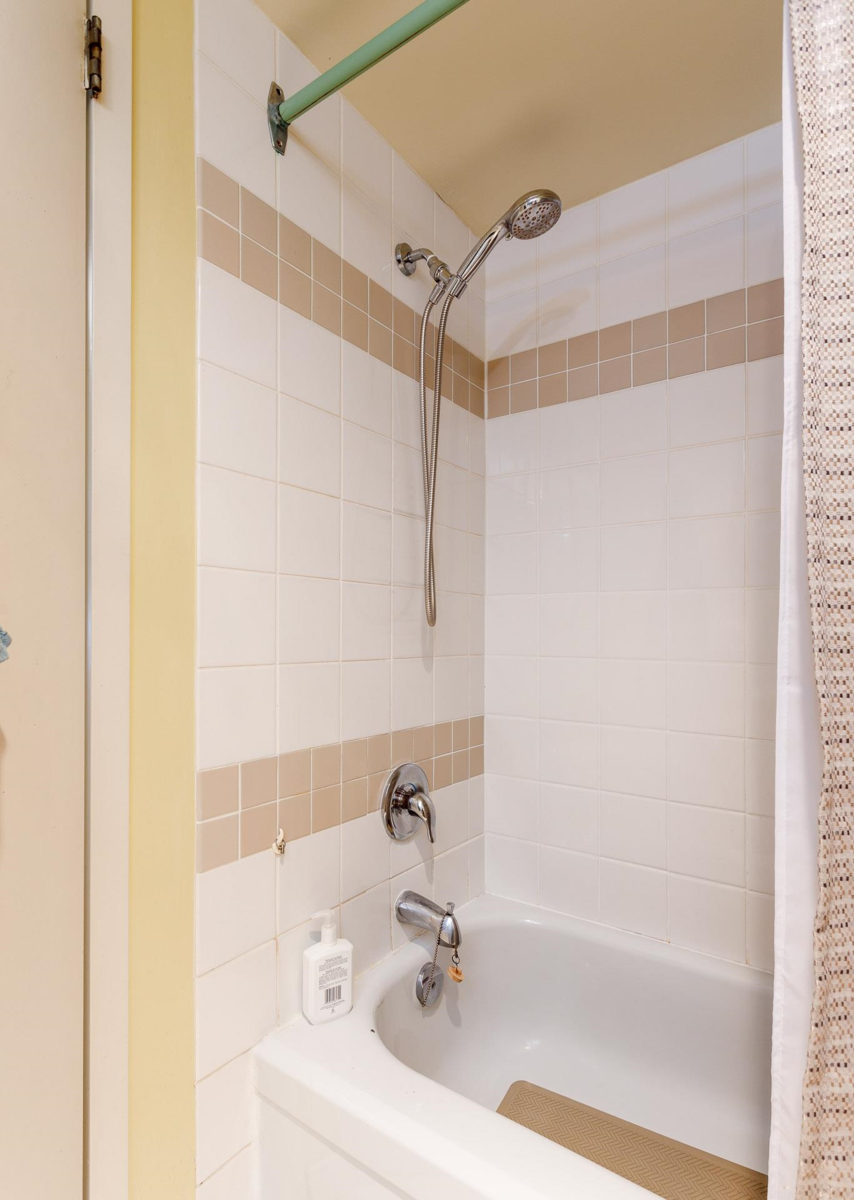 Hallway Photo of 1504 3970 Carrigan Court, Burnaby, BC