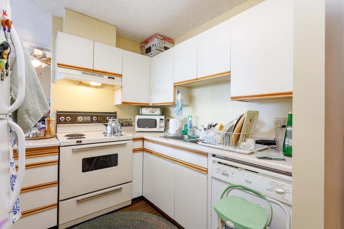 Powder Room Photo of 1504 3970 Carrigan Court, Burnaby, BC