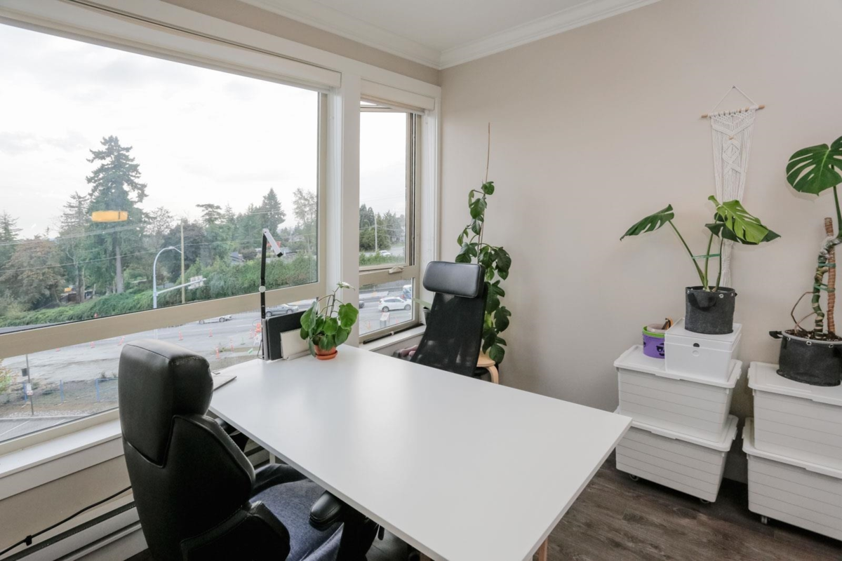 Living Room Photo of 415 19228 64 Avenue, Surrey, BC