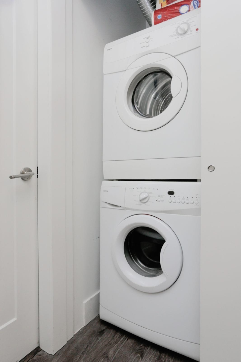 Primary Bathroom Photo of 415 19228 64 Avenue, Surrey, BC