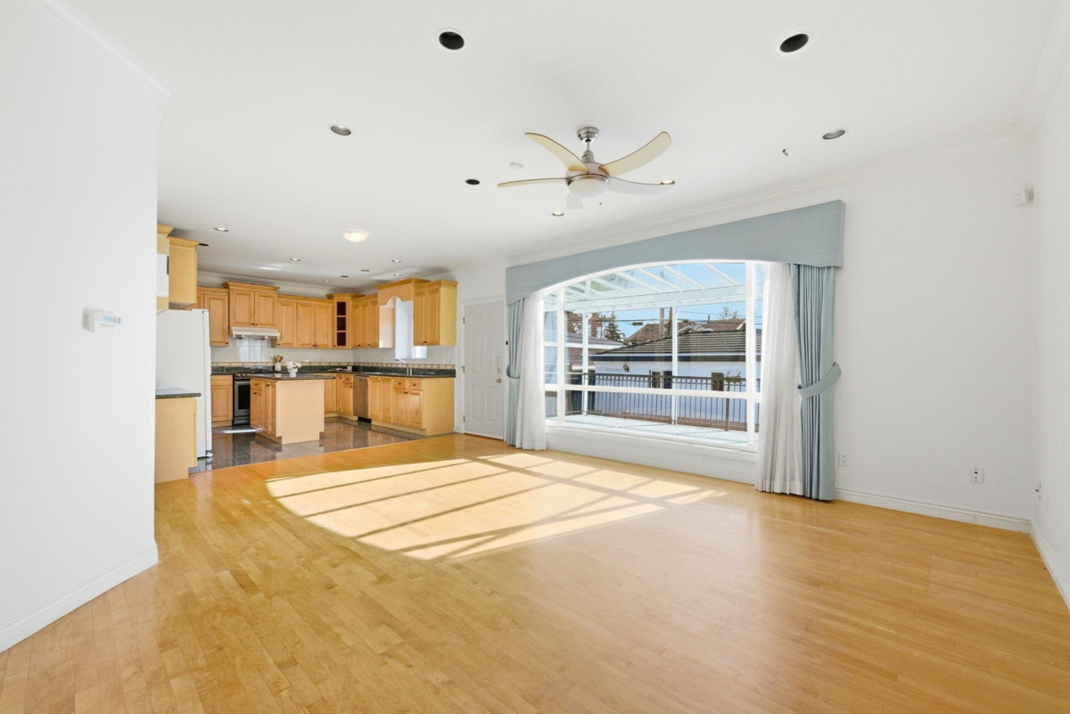 Breakfast Nook Photo of 213 W 28th Street, North Vancouver, BC