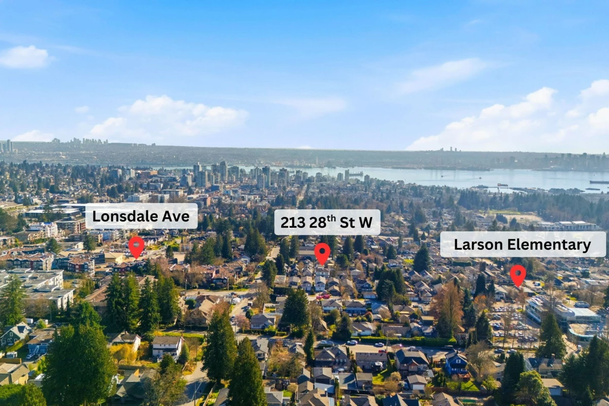 Front Yard Photo of 213 W 28th Street, North Vancouver, BC