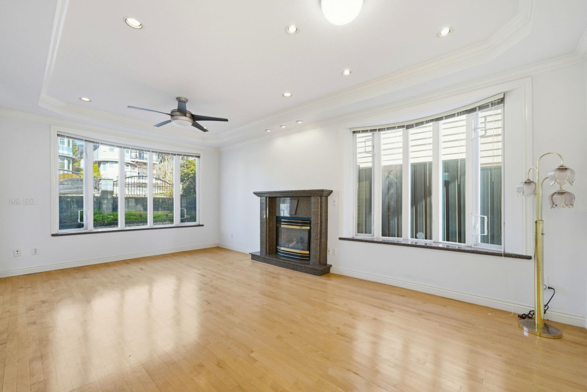 Living Room Photo of 213 W 28th Street, North Vancouver, BC