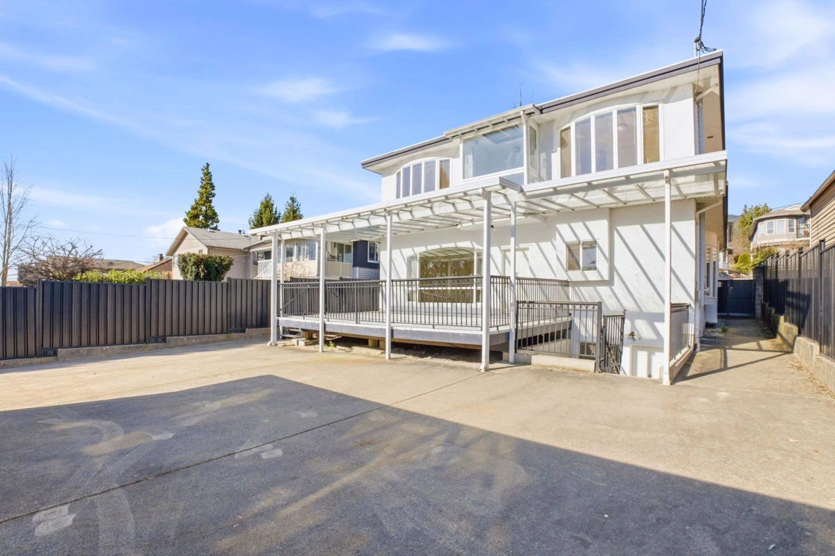 Outdoor Deck Photo of 213 W 28th Street, North Vancouver, BC