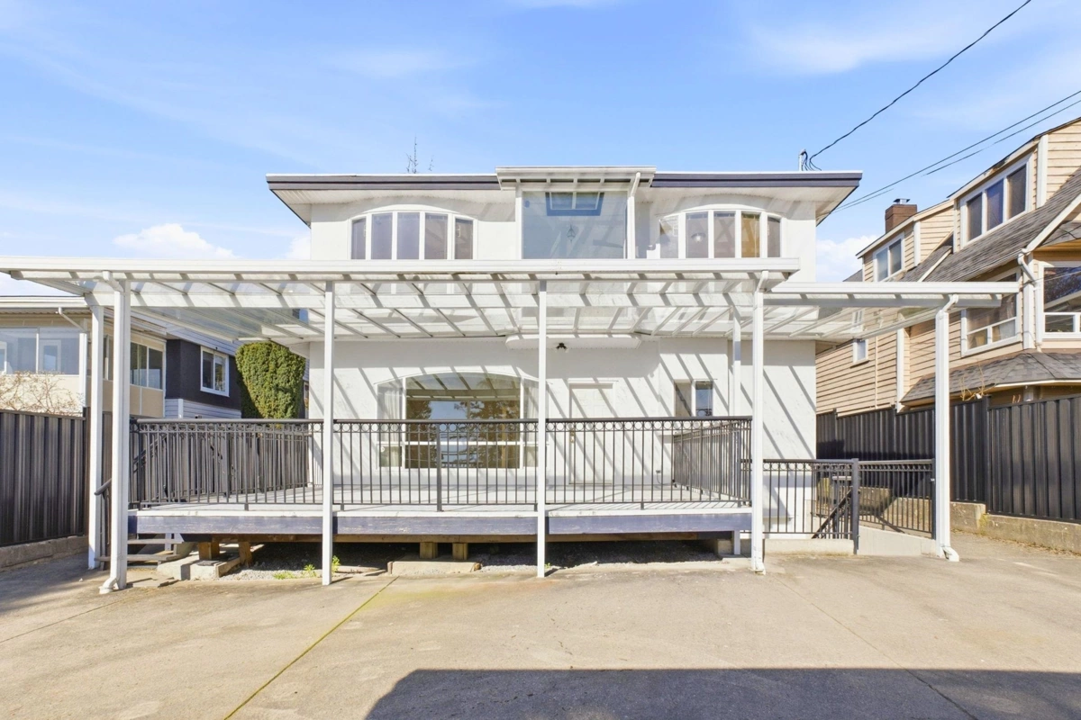Outdoor Patio Photo of 213 W 28th Street, North Vancouver, BC