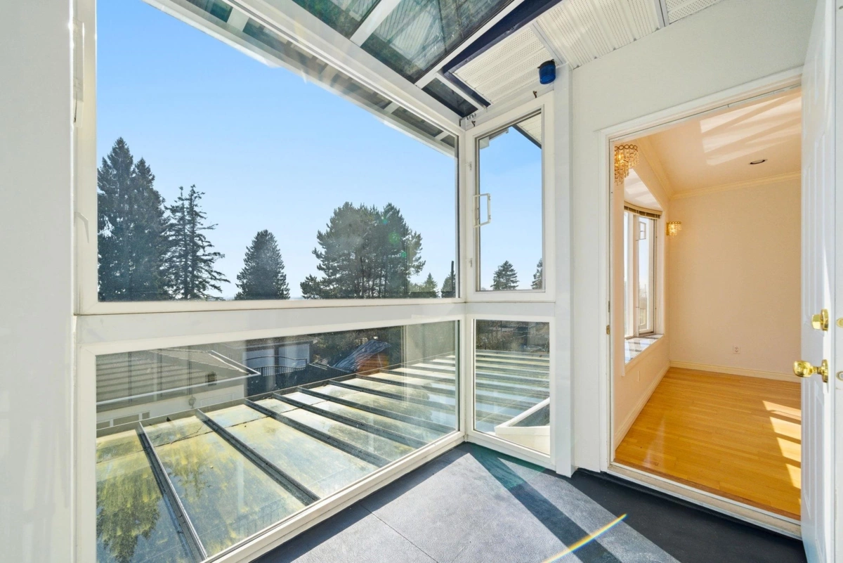 Powder Room Photo of 213 W 28th Street, North Vancouver, BC