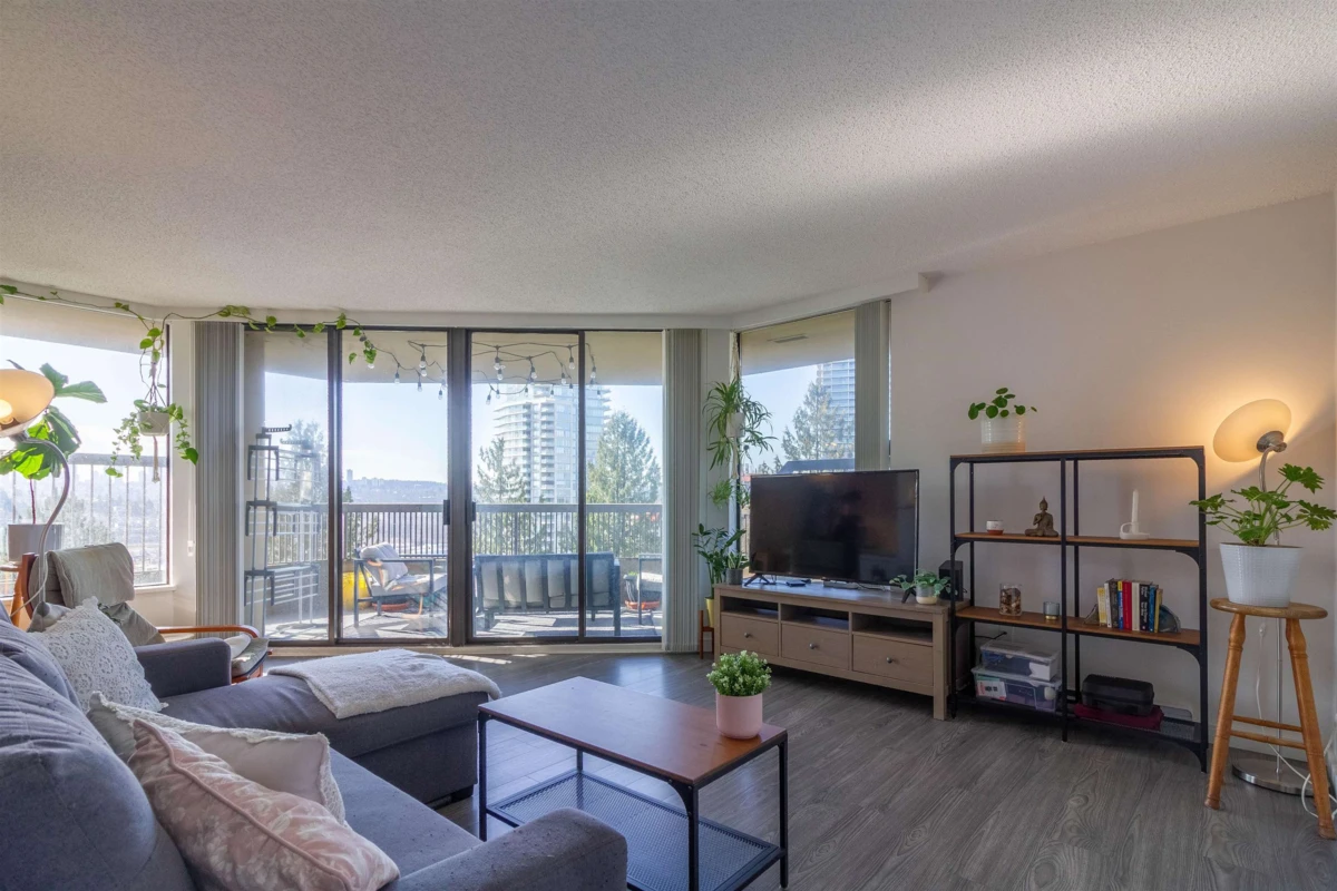 Living Room Photo of 908 2041 Bellwood Avenue, Burnaby, BC