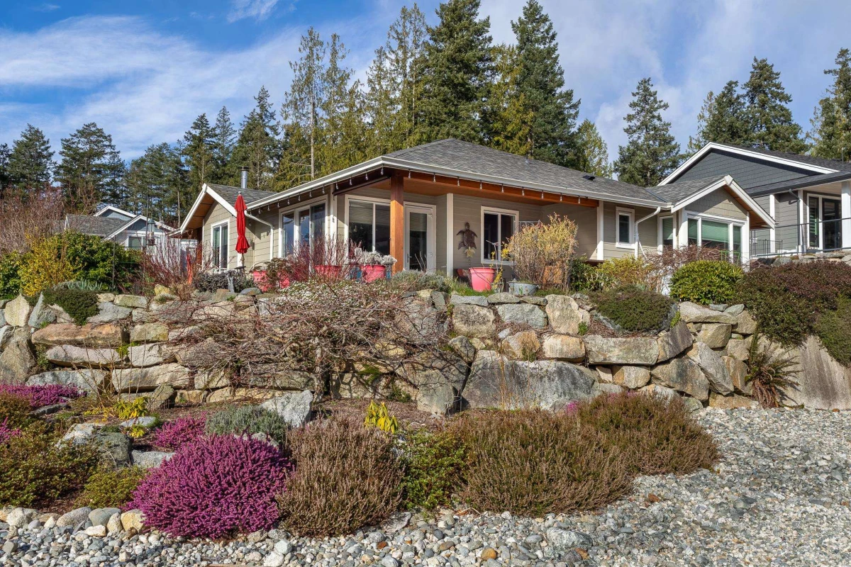 Family Room Photo of 9326 Jorgensen Place, Halfmoon Bay, BC
