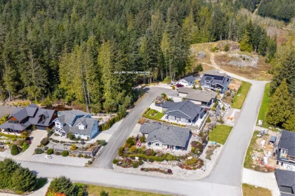 Garden / Landscaping Photo of 9326 Jorgensen Place, Halfmoon Bay, BC