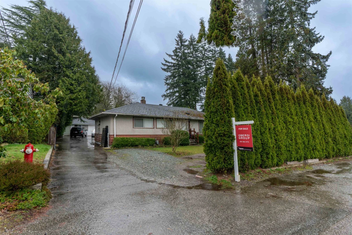 Living Room Photo of 10246 125a Street, Surrey, BC