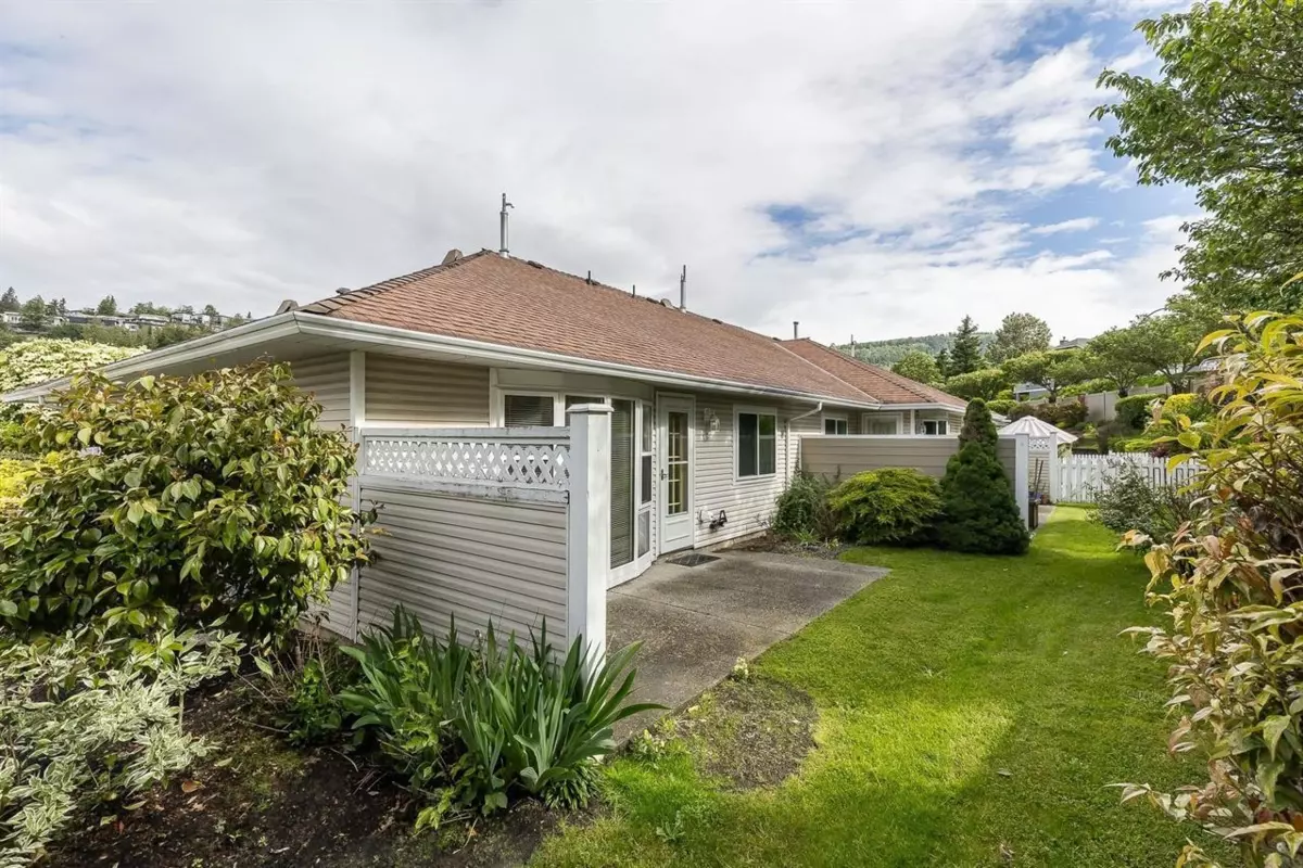 Living Room Photo of 23 2081 Winfield Drive, Abbotsford, BC