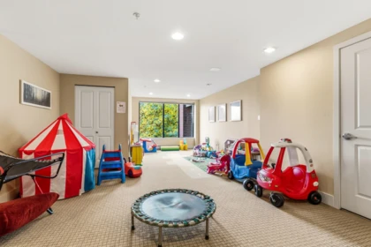 Garage Interior Photo of 1701 15 E Royal Avenue, New Westminster, BC